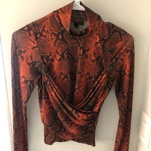 Snake pattern long sleeve athletic top